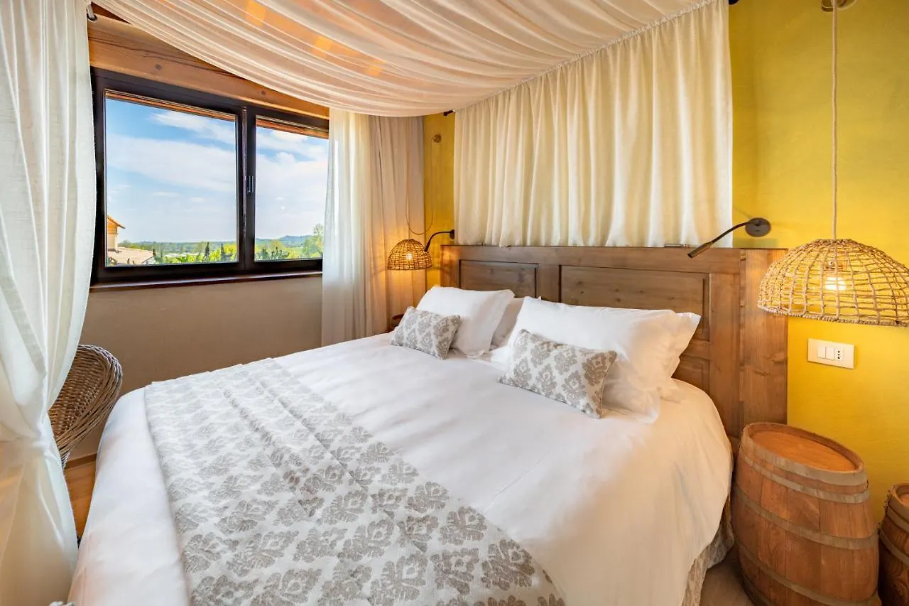 Conti Thun Wine Resort Puegnago del Garda 0*,  Italy